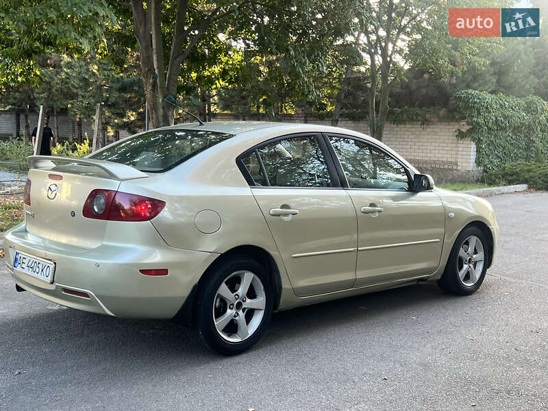 Седан Mazda 3 2004 в Днепре