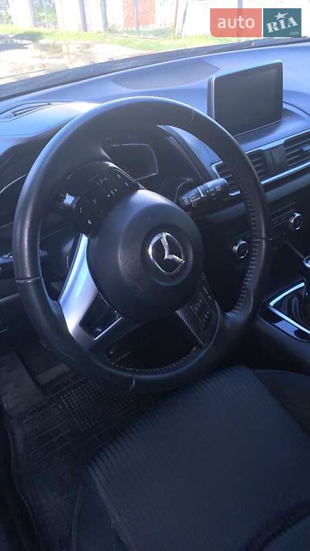 Седан Mazda 3 2016 в Ужгороде