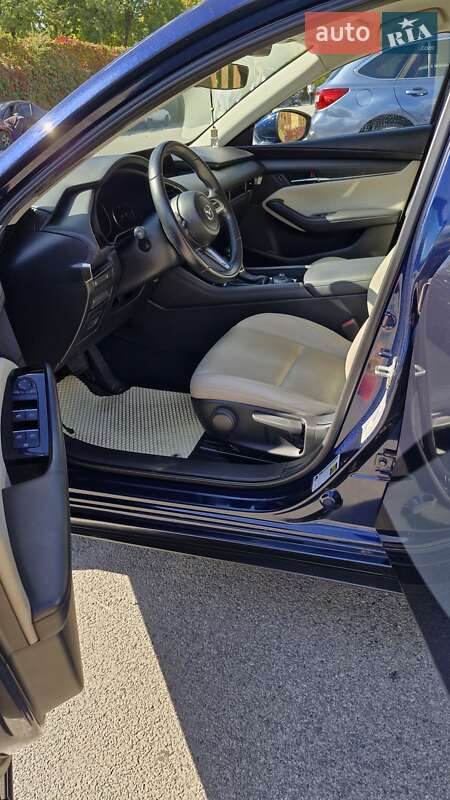 Седан Mazda 3 2019 в Днепре