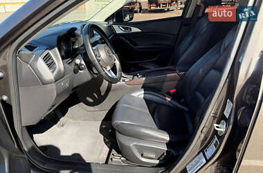 Седан Mazda 3 2016 в 