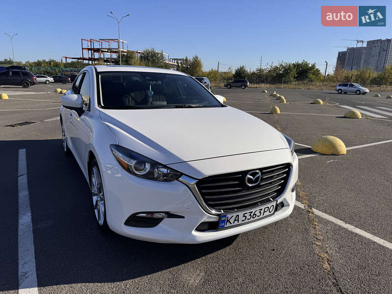 Седан Mazda 3 2017 в Киеве