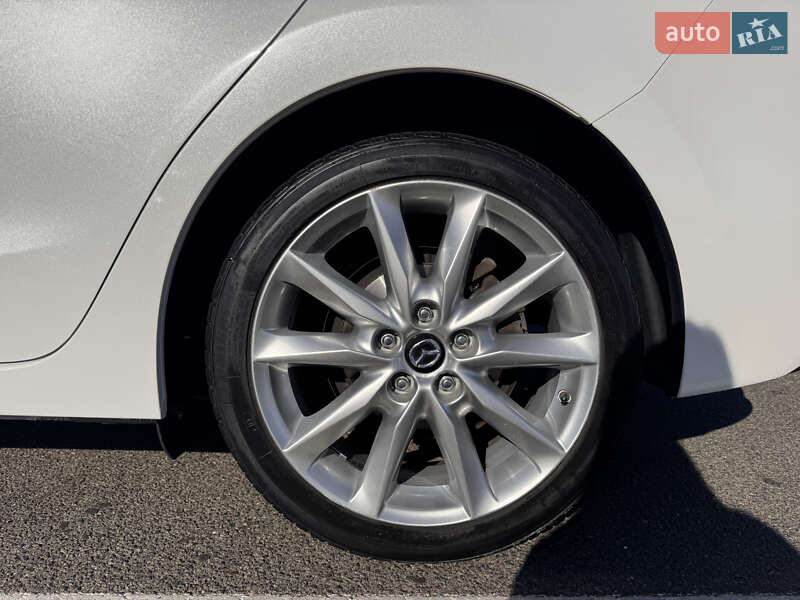 Седан Mazda 3 2017 в Киеве