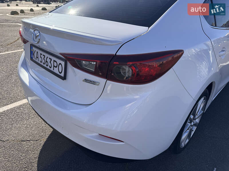 Седан Mazda 3 2017 в Киеве