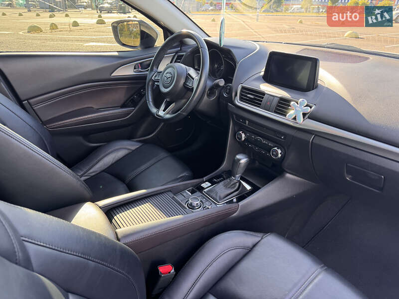 Седан Mazda 3 2017 в Киеве