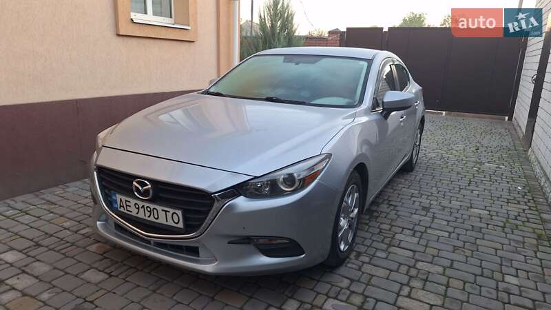Седан Mazda 3 2016 в Днепре