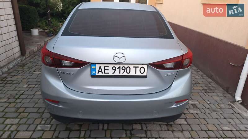 Седан Mazda 3 2016 в Днепре
