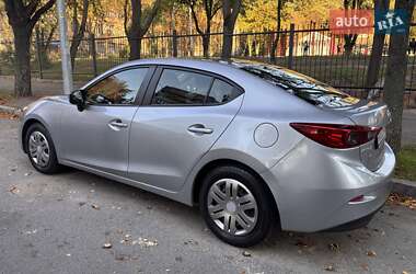 Седан Mazda 3 2016 в 