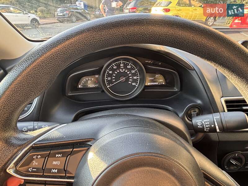 Седан Mazda 3 2016 в Киеве