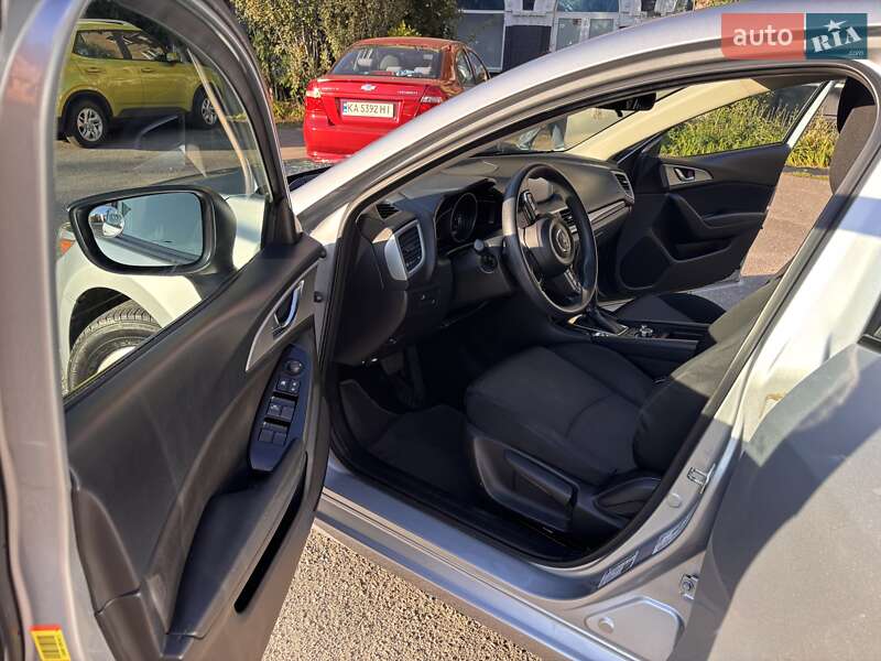 Седан Mazda 3 2016 в Киеве