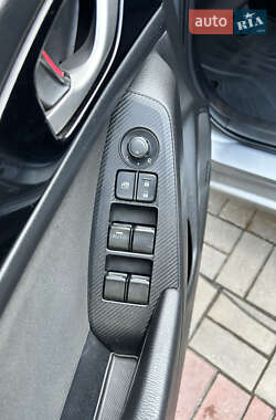 Седан Mazda 3 2014 в 