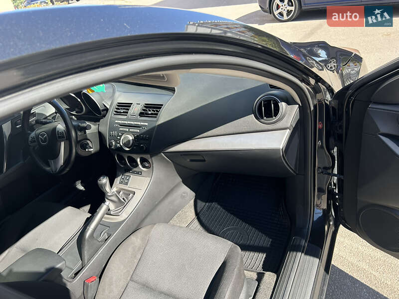 Седан Mazda 3 2011 в Харькове