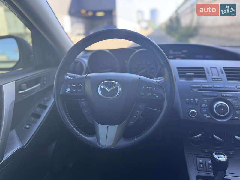 Хэтчбек Mazda 3 2011 в Киеве