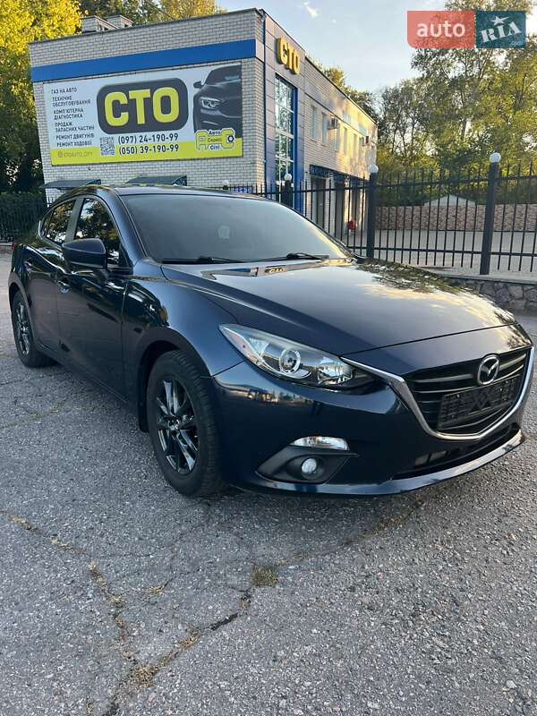 Седан Mazda 3 2015 в Кременчуге