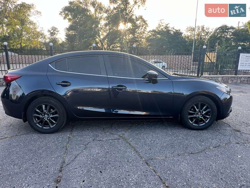 Седан Mazda 3 2015 в Кременчуге