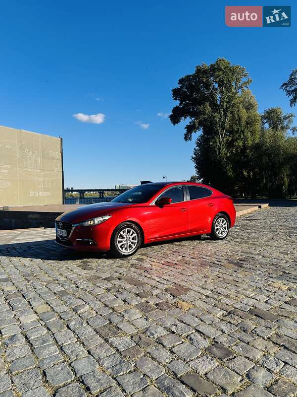 Седан Mazda 3 2016 в Киеве