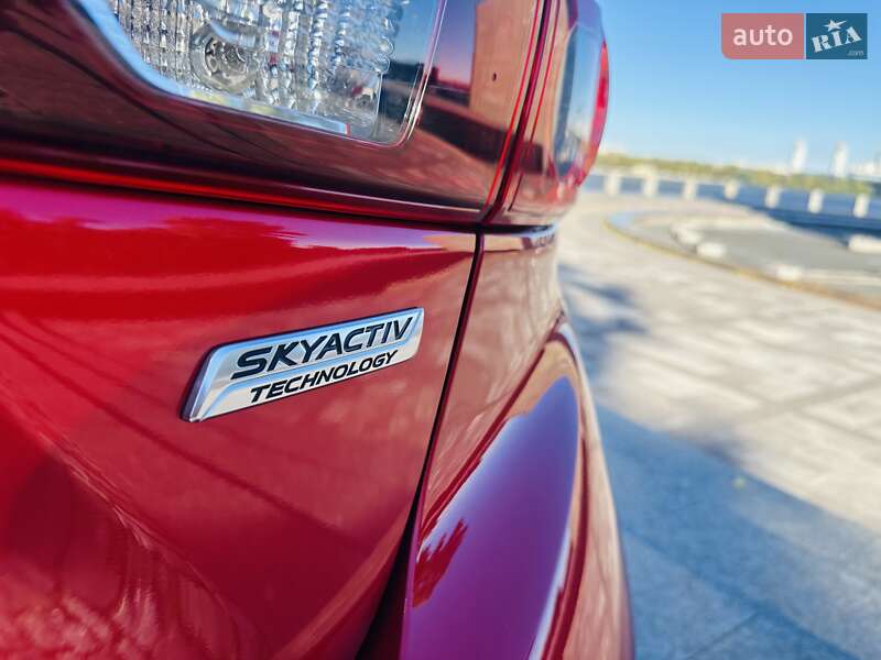 Седан Mazda 3 2016 в Киеве