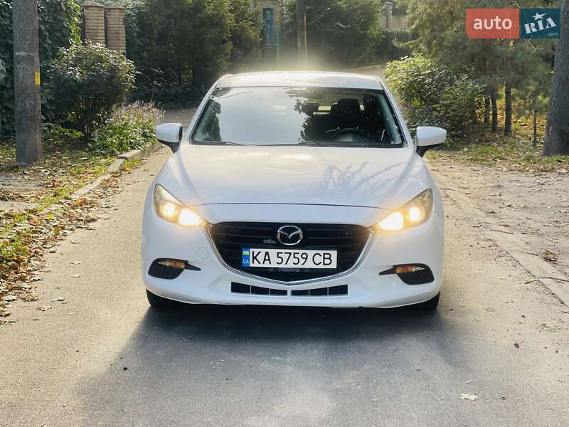 Седан Mazda 3 2017 в Киеве