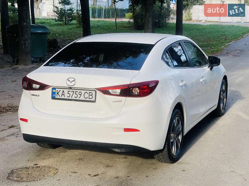Седан Mazda 3 2017 в Киеве