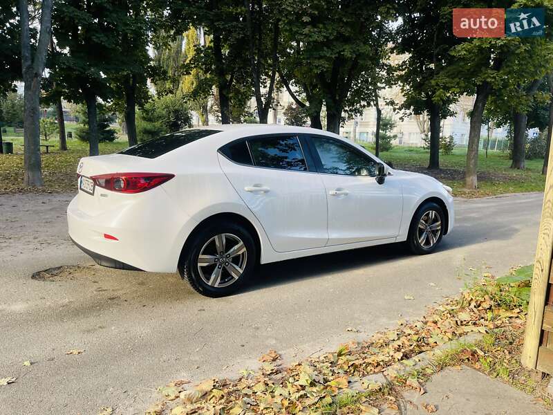 Седан Mazda 3 2017 в Киеве