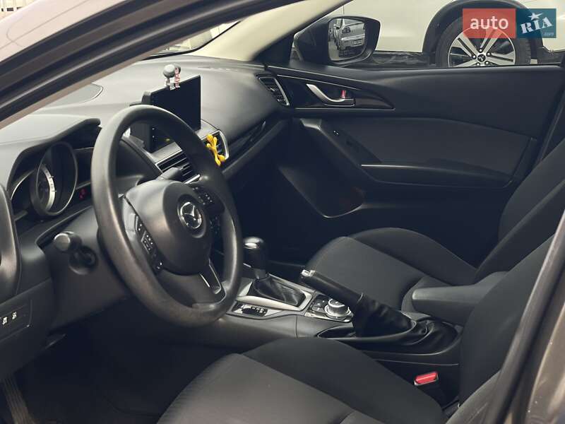 Седан Mazda 3 2013 в Днепре