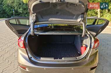 Седан Mazda 3 2016 в 