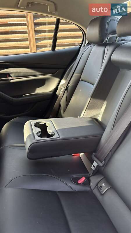 Седан Mazda 3 2019 в Львові