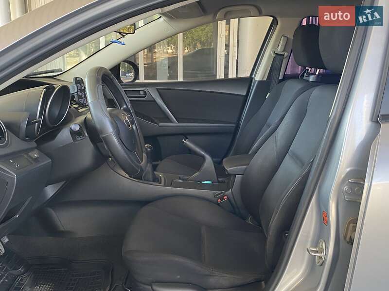 Седан Mazda 3 2010 в Николаеве