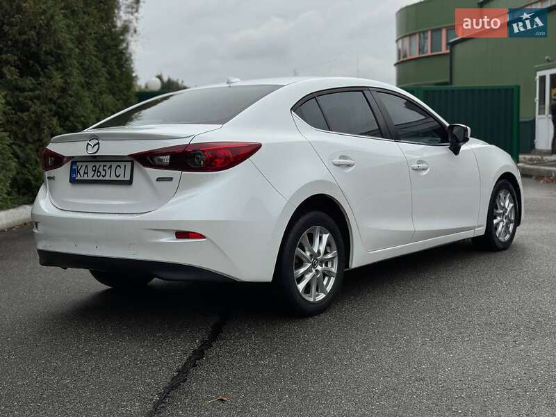 Седан Mazda 3 2015 в Киеве