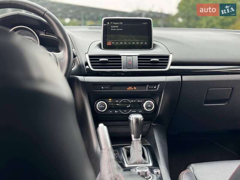 Седан Mazda 3 2015 в Киеве