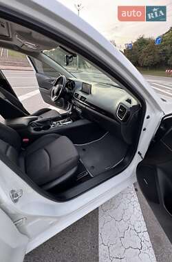 Седан Mazda 3 2016 в Чернигове