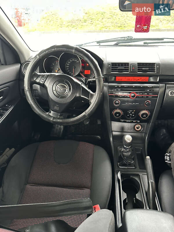 Седан Mazda 3 2004 в Коломые