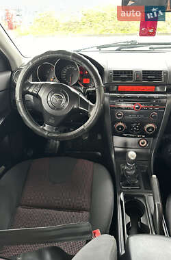 Седан Mazda 3 2004 в 