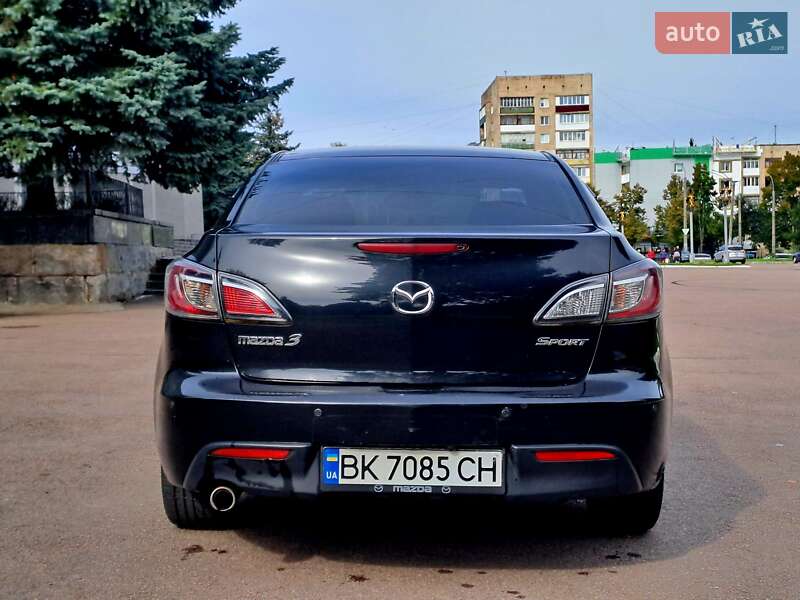 Седан Mazda 3 2010 в Ровно