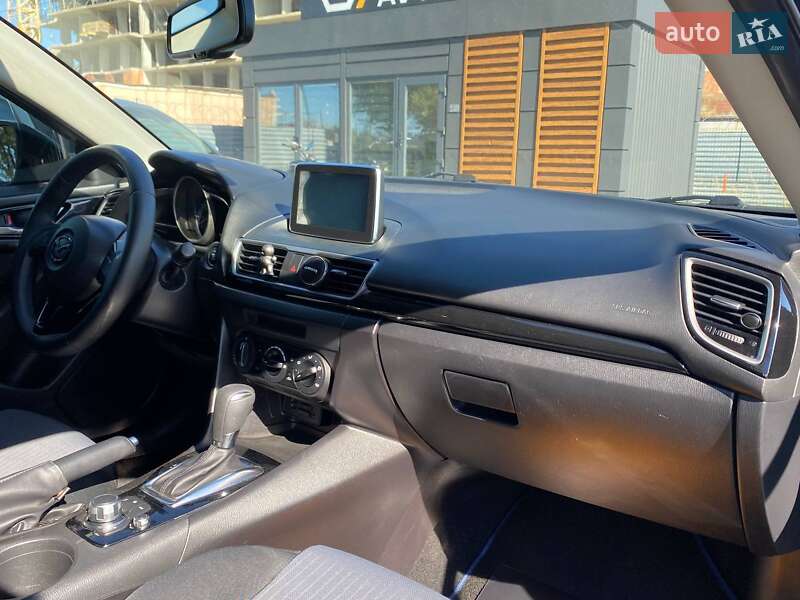 Седан Mazda 3 2016 в Львове
