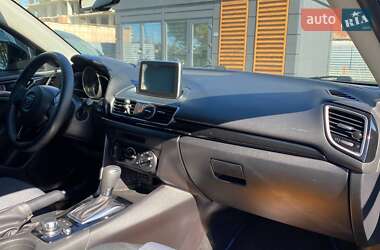 Седан Mazda 3 2016 в 
