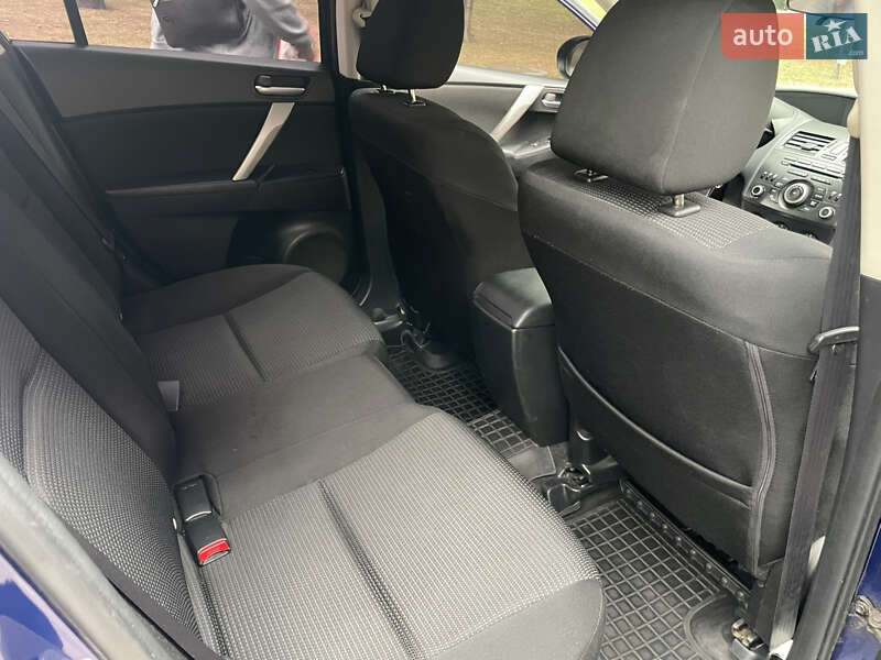 Седан Mazda 3 2012 в Лубнах