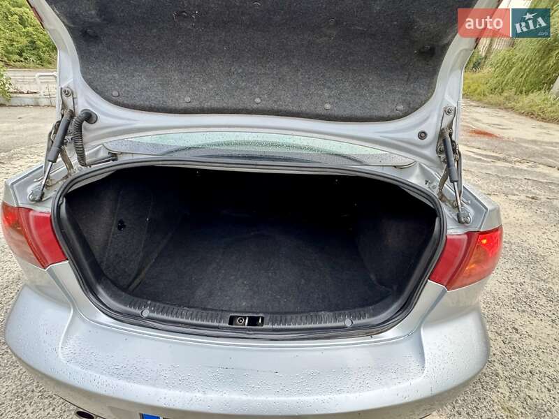 Седан Mazda 3 2006 в Киеве