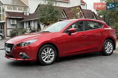 Хэтчбек Mazda 3 2015 в 