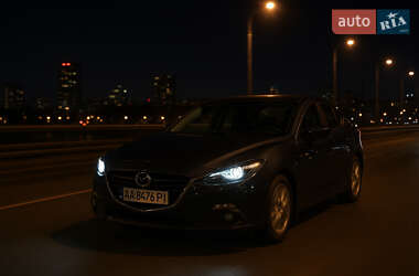 Седан Mazda 3 2015 в Киеве