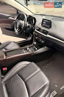Седан Mazda 3 2017 в 