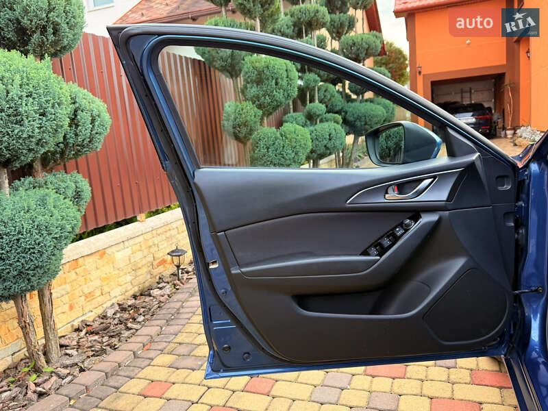 Хэтчбек Mazda 3 2018 в Мукачево