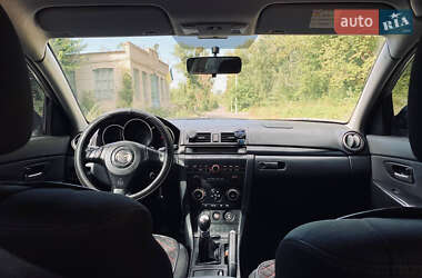 Седан Mazda 3 2004 в 