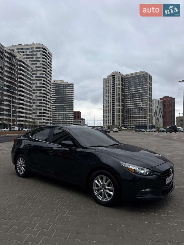 Седан Mazda 3 2017 в 