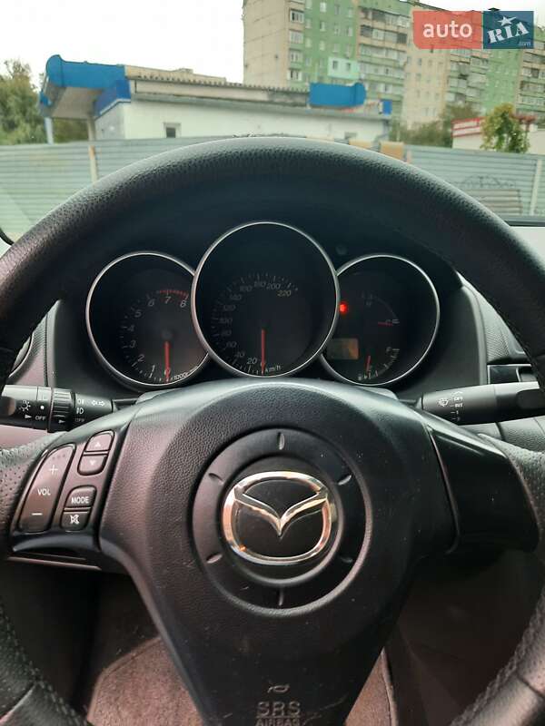 Седан Mazda 3 2004 в Черновцах