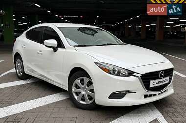 Седан Mazda 3 2017 в Киеве