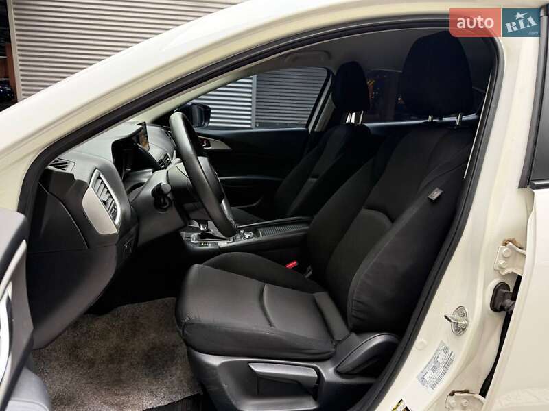 Седан Mazda 3 2017 в Киеве