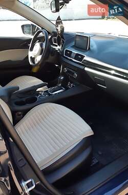 Хэтчбек Mazda 3 2015 в 