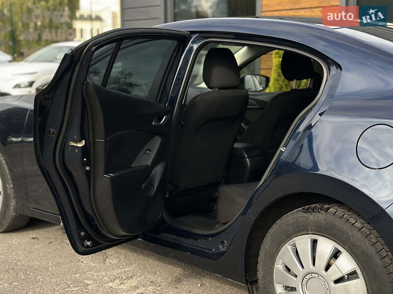 Седан Mazda 3 2014 в Шептицькому