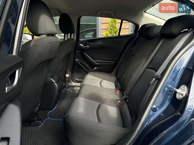 Седан Mazda 3 2014 в Шептицькому