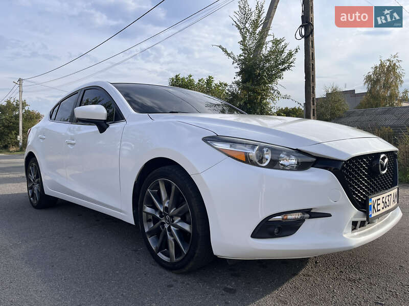Седан Mazda 3 2017 в Днепре